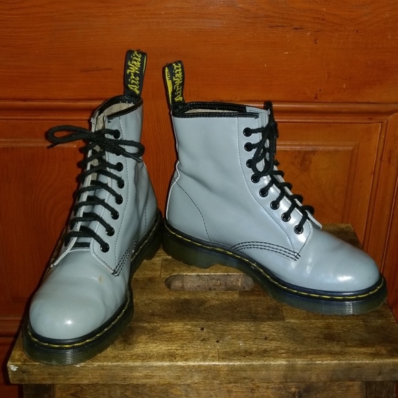 Dr. Martens Shoes - DOC  MARTENS airwair